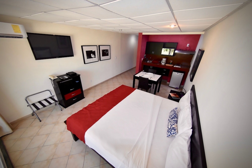 Santa Maria Hotel And Suites 13/47