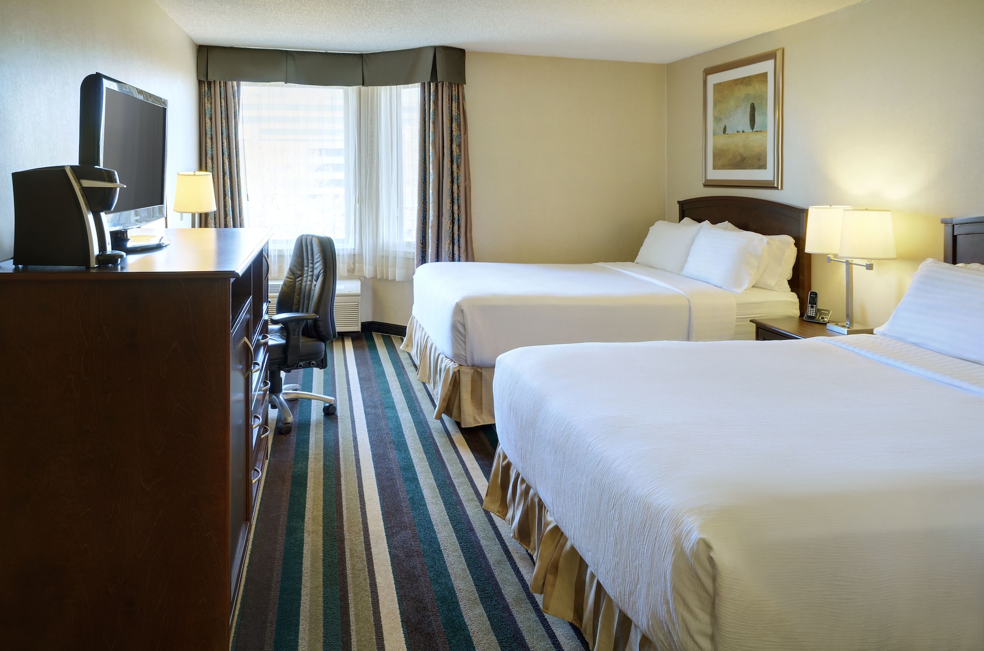 Standard, 2 Queen Beds, Pet Friendly, Holiday Inn Conference Ctr Edmonton South 4/9