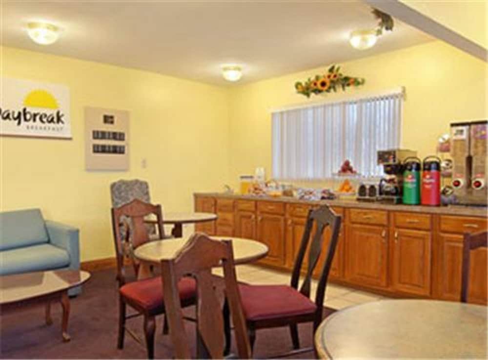 Days Inn by Wyndham Ocean Springs 22/32