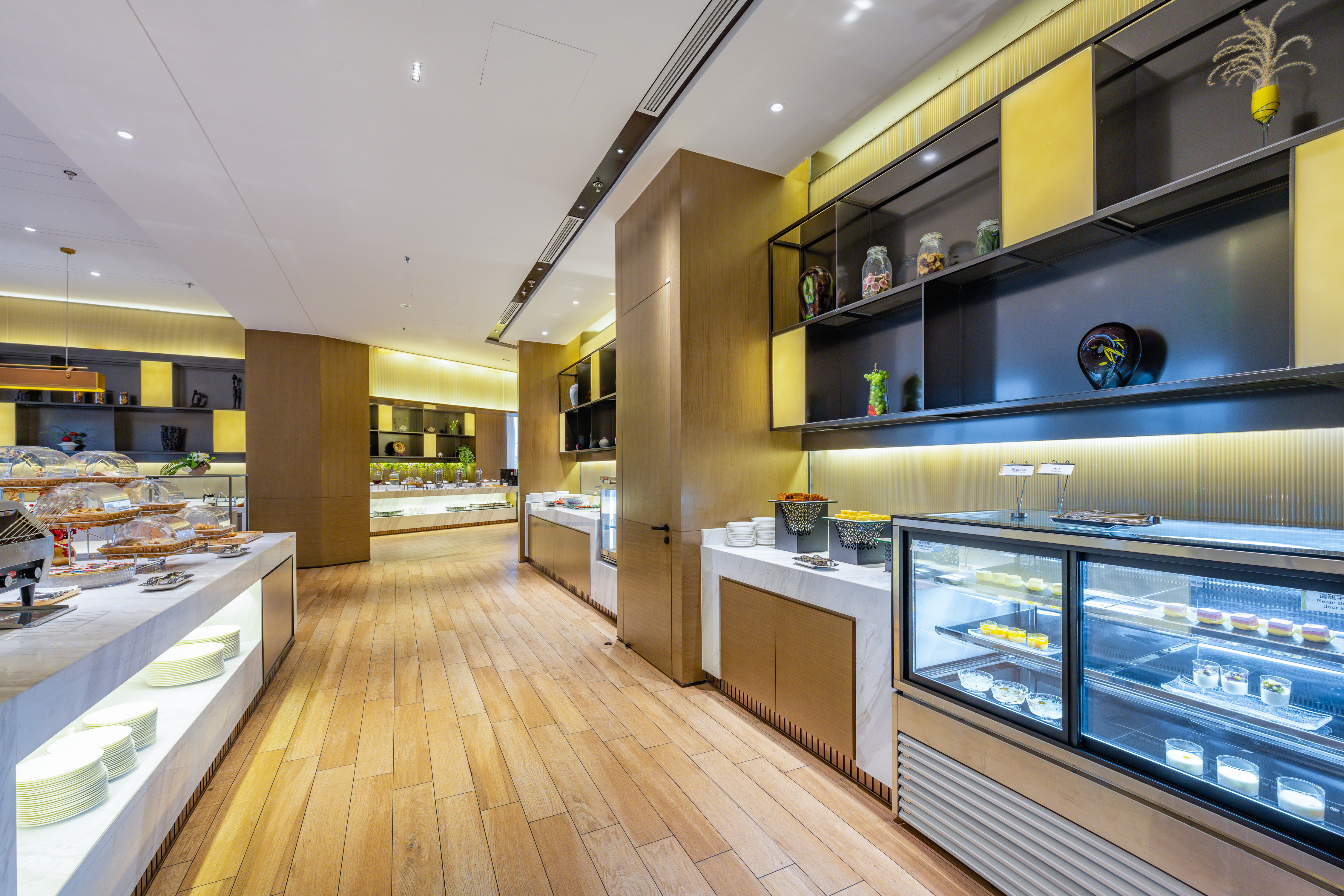 Holiday Inn Shanghai Huaxia 9/50