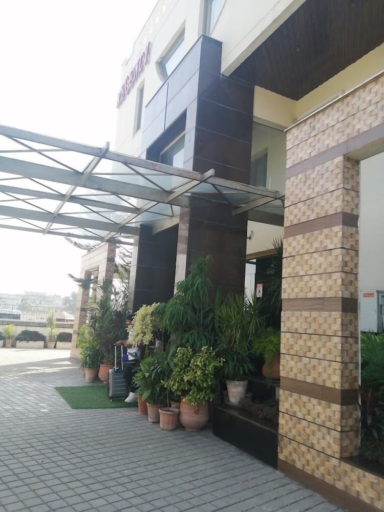 Grand Regency Hotel 8/50