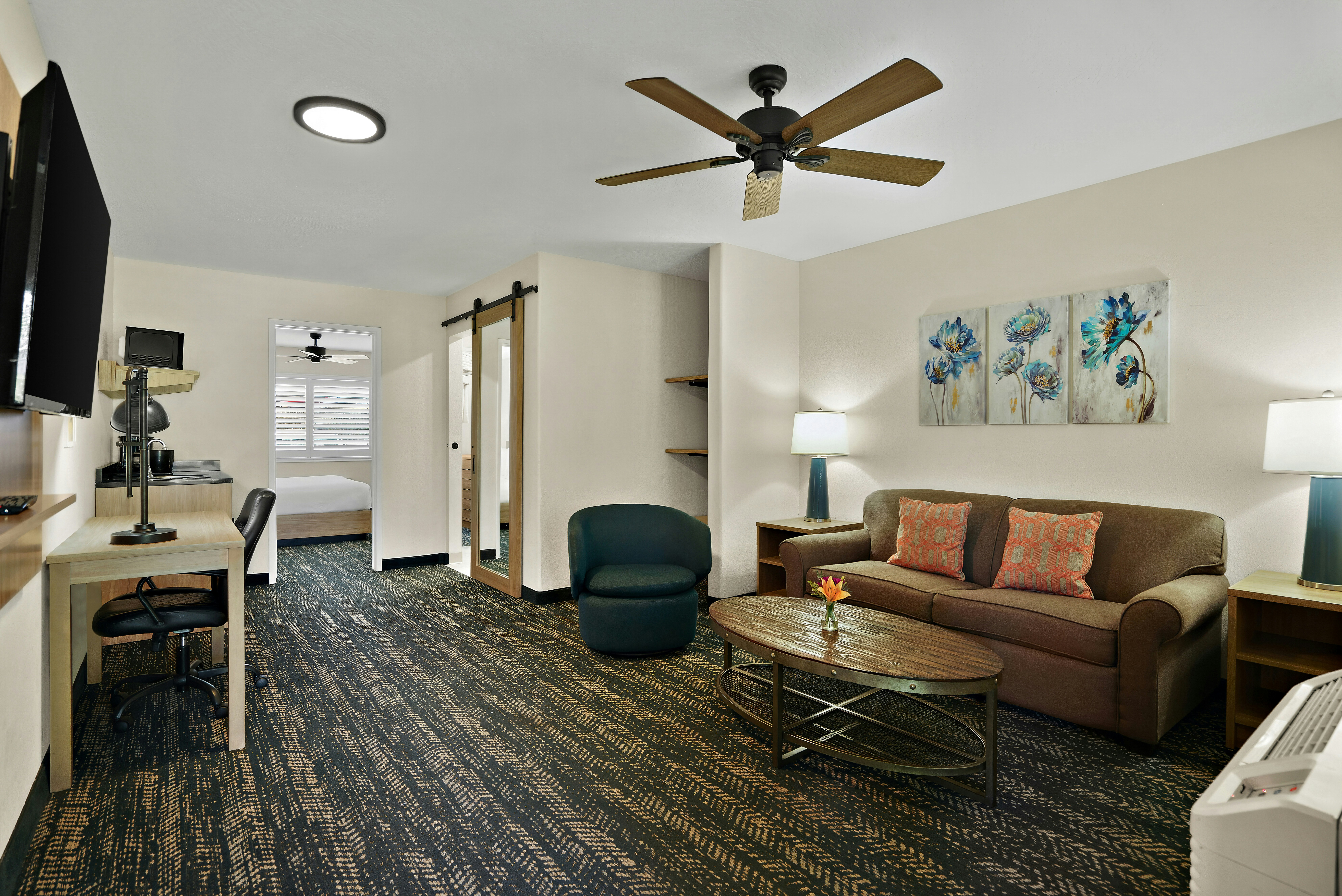 La Fuente Inn Suites 40/65