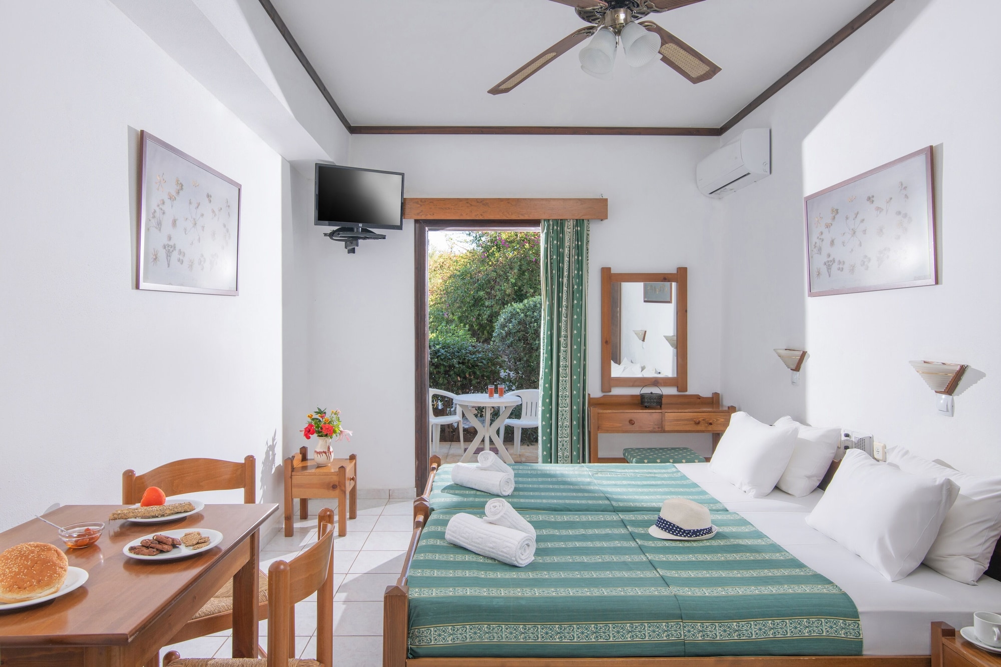 Studio, Double Bed, Garden or Pool View