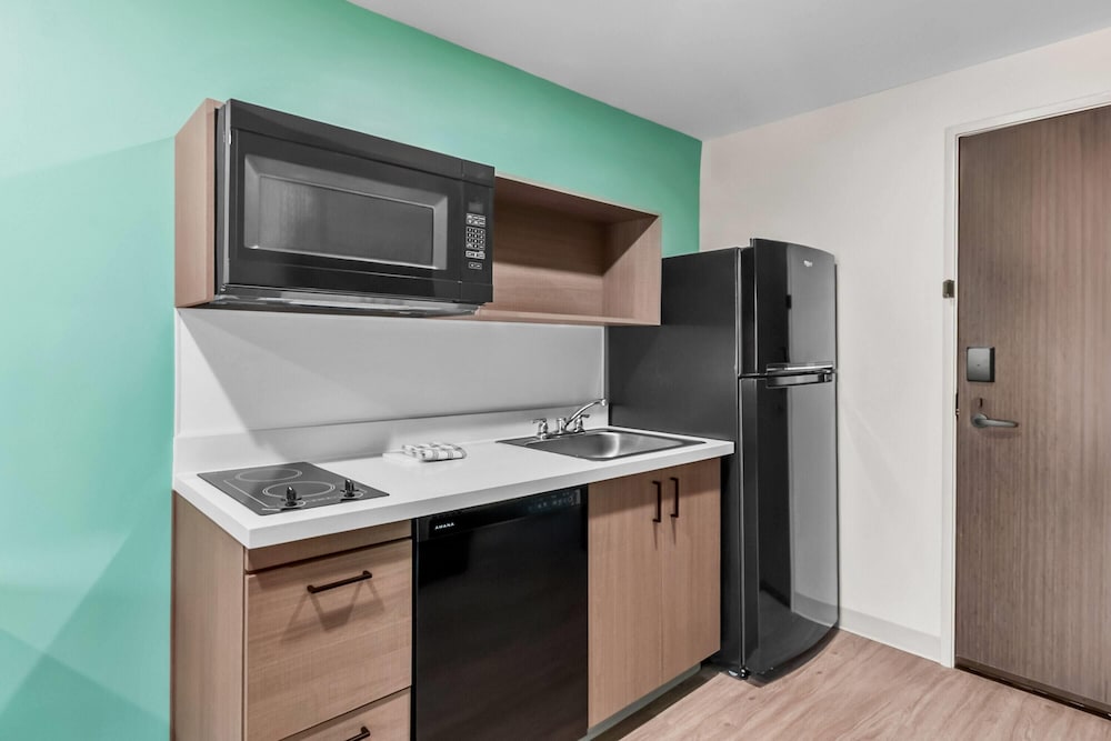 ECHO Suites Extended Stay by Wyndham Sterling 33/41