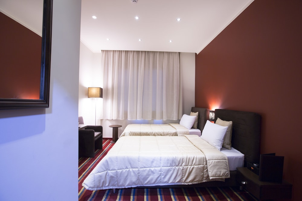 THE J HOTEL AND SPA 9/27