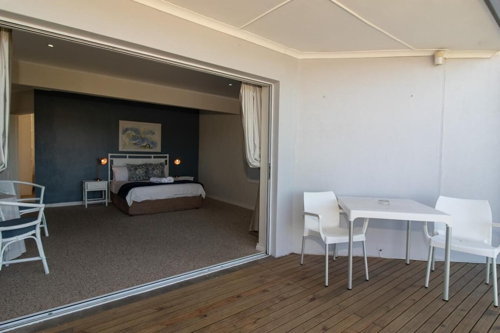 Dockside Guest House 13/27