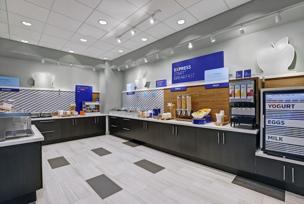 Holiday Inn Express Kingston West 12/60