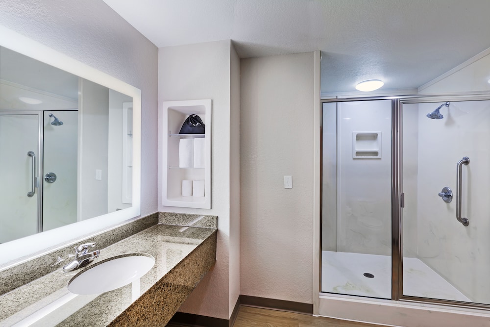 Holiday Inn Express Hotel and Suites Tulsa S Broken Arrow Hwy 51 27/80
