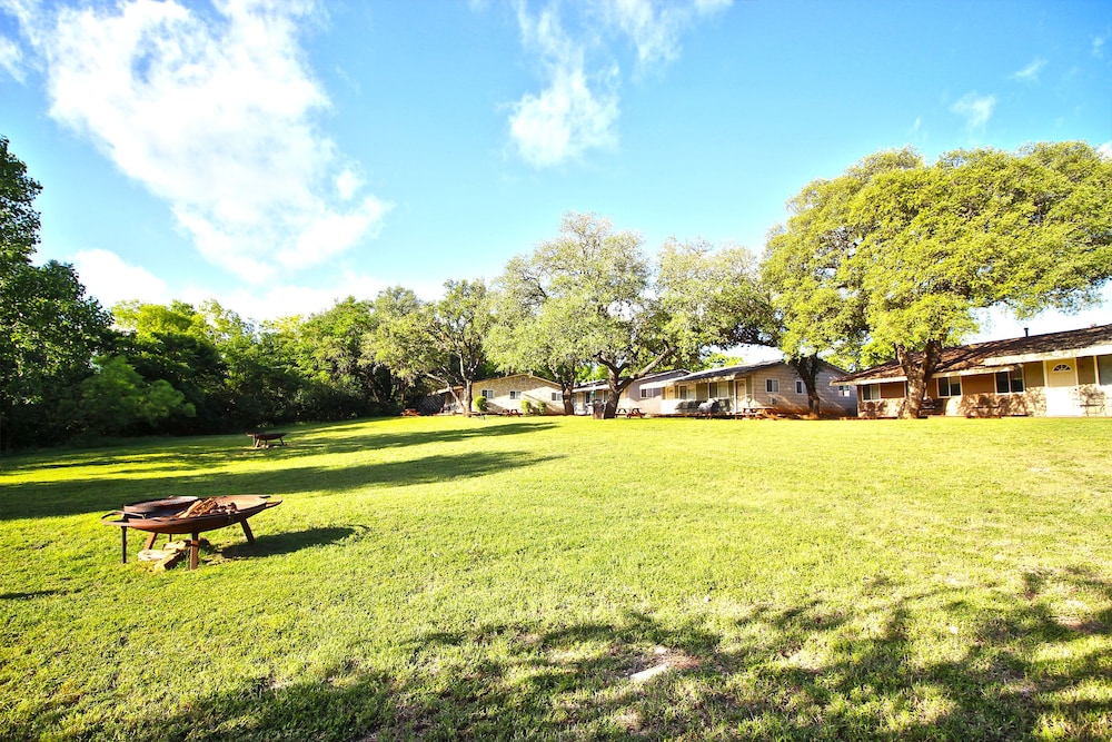 Peach Tree Inn & Suites 55/67