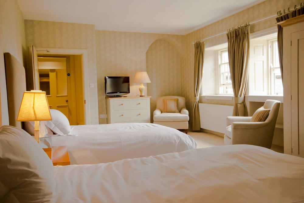 Collingwood Arms Hotel 6/36