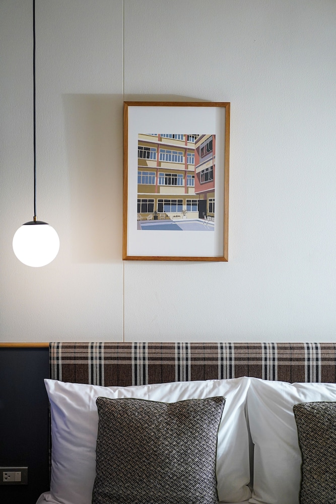 JOSH HOTEL 57/71