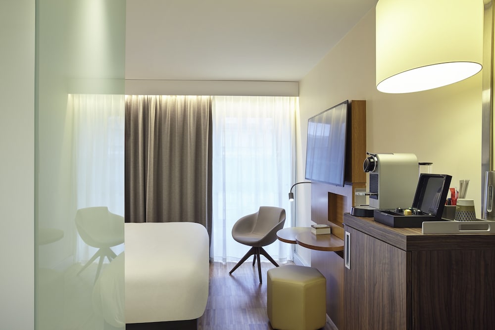 Mercure Paris Arc de Triomphe Etoile 48/72