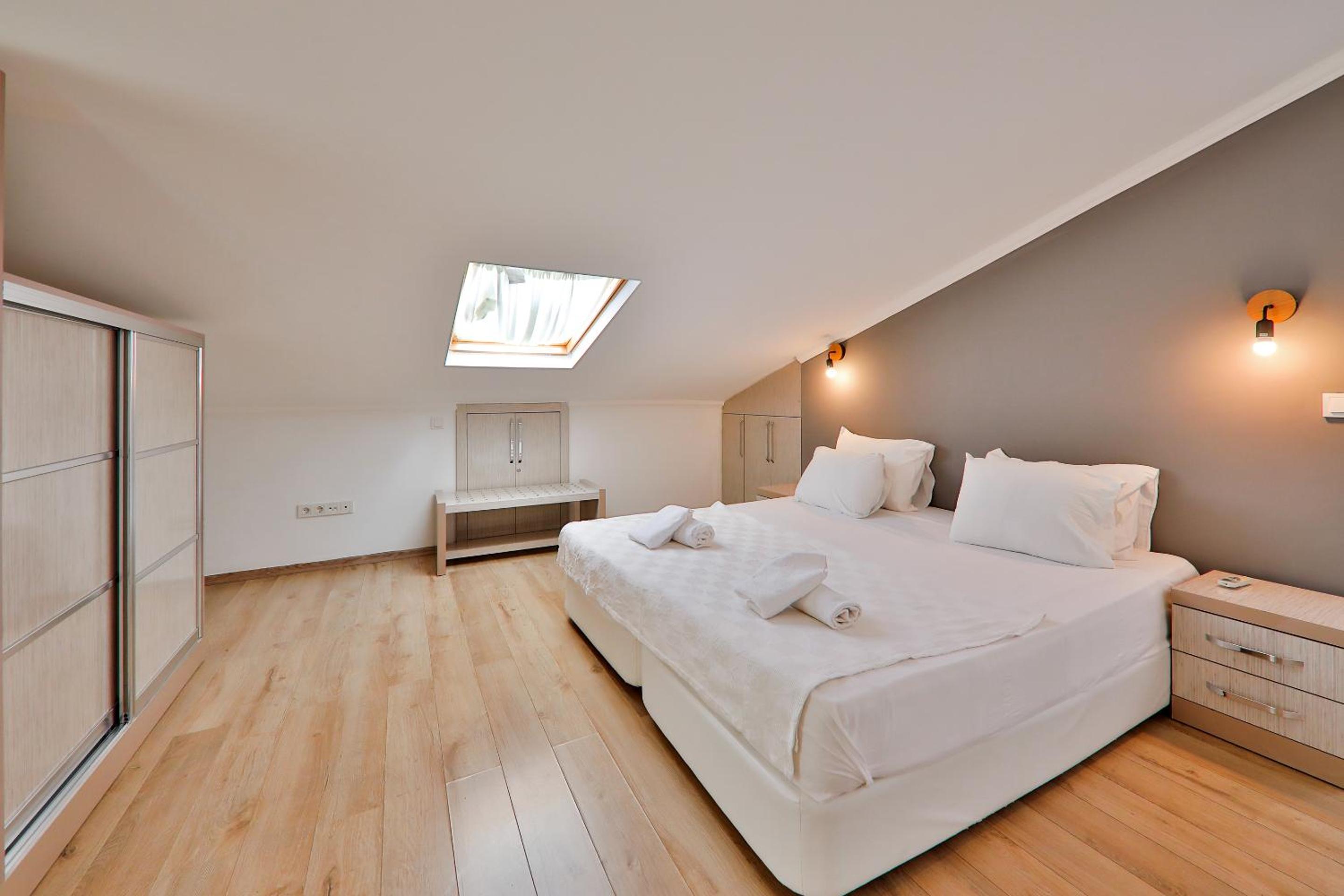 1 Bedroom, Duplex, Apartment