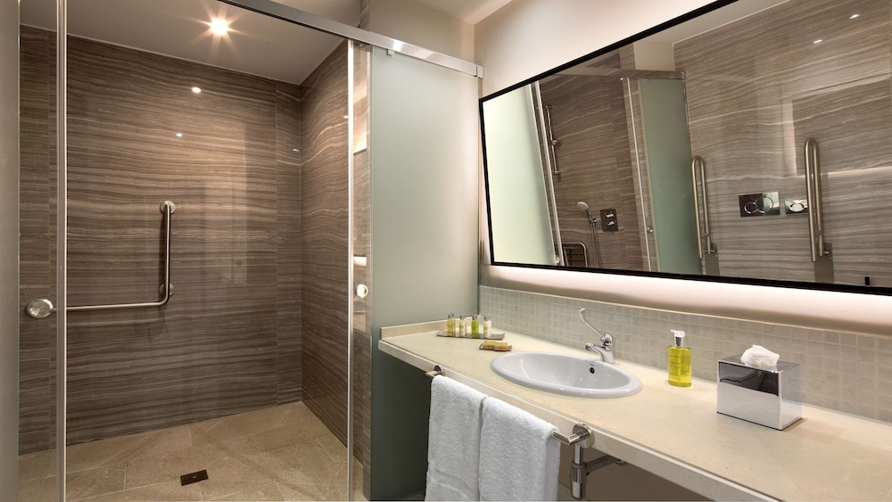 جناح بسرير كينج وسريرين منفصلين بشرفة، DoubleTree by Hilton Islantilla Beach Golf Resort 3/4