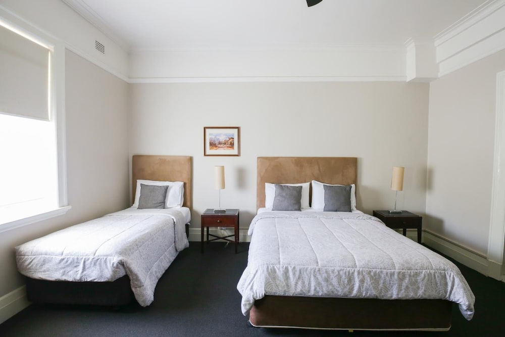 HOTEL GOSFORD 14/64
