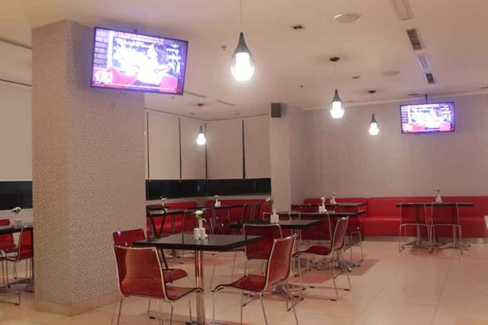 Redstar Hotel 35/39