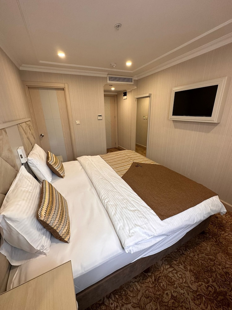 Alpinn Hotel DUE 7/31