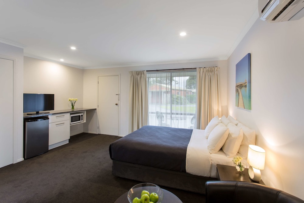 Best Western Colonial Village Motel 6/20