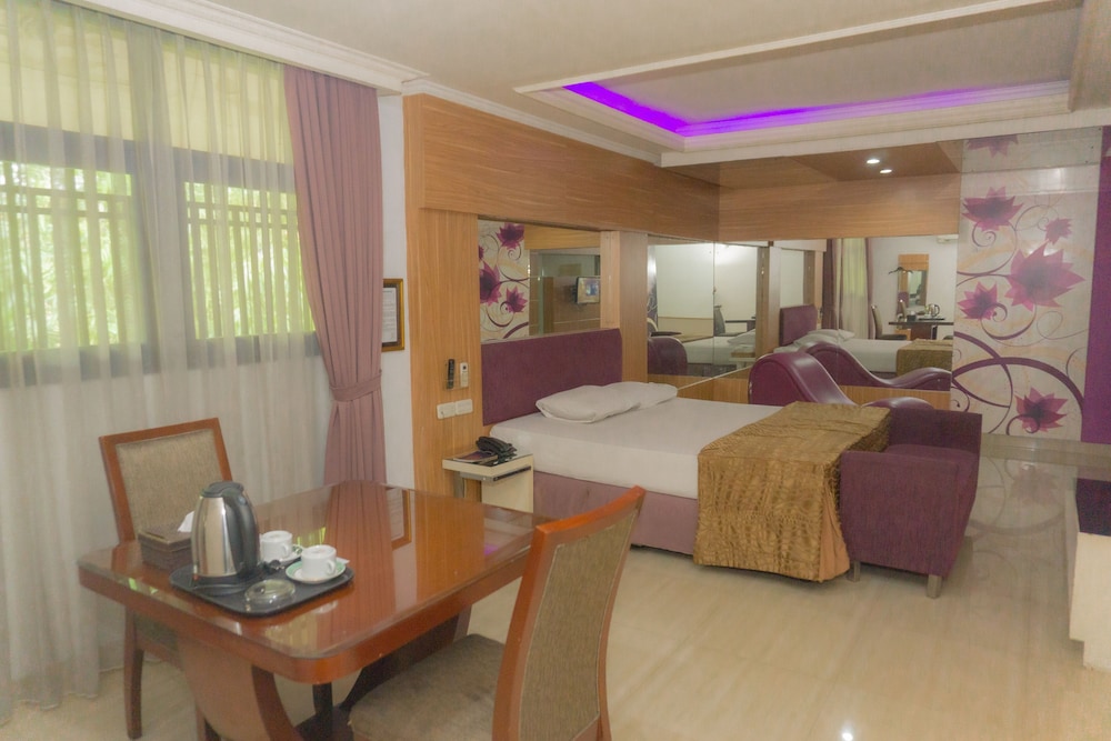 C'One Hotel Pulomas 10/18