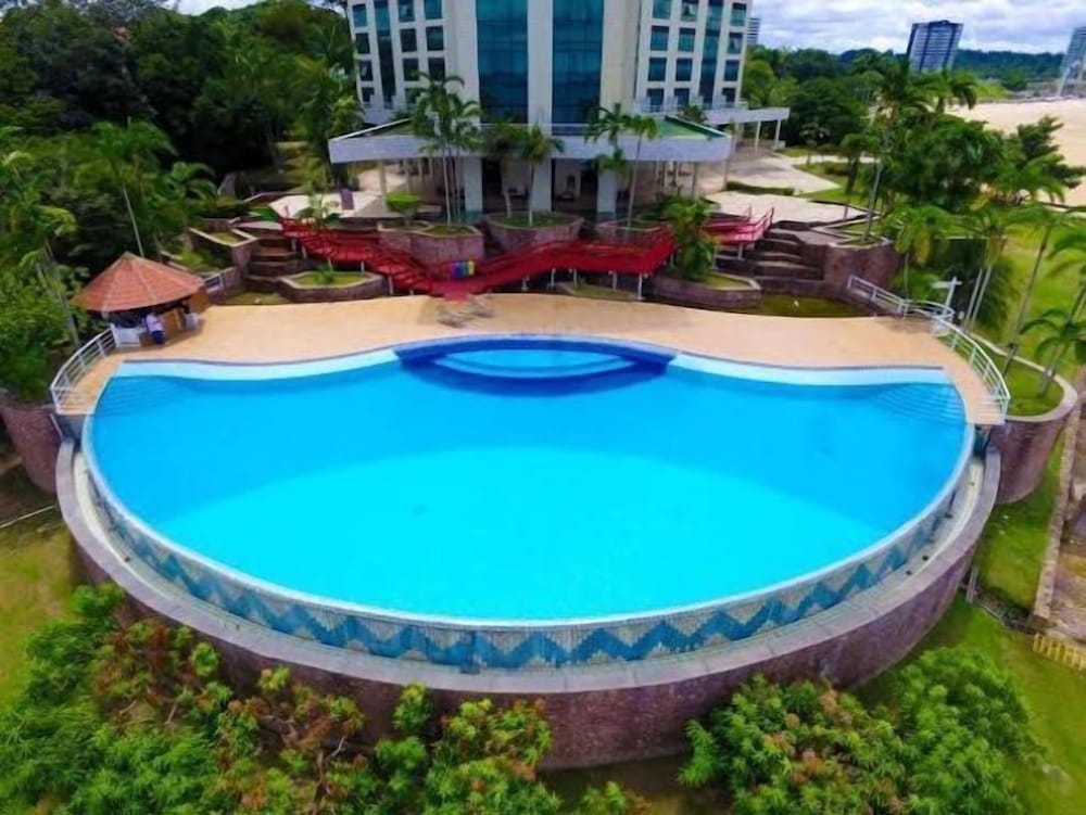 Tropical Executive Hotel 61/62