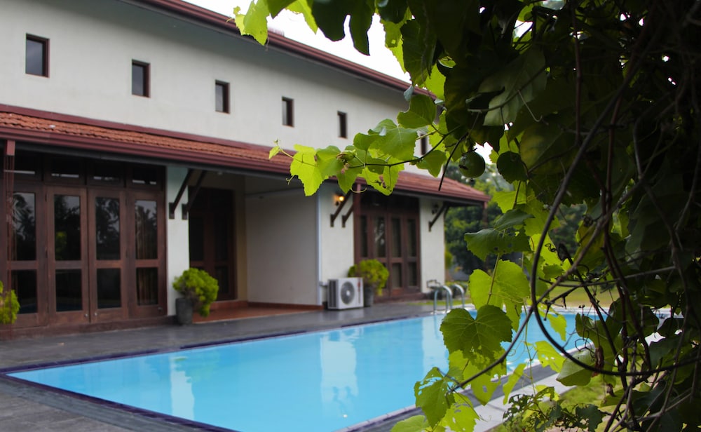 Airport Villa 45/57