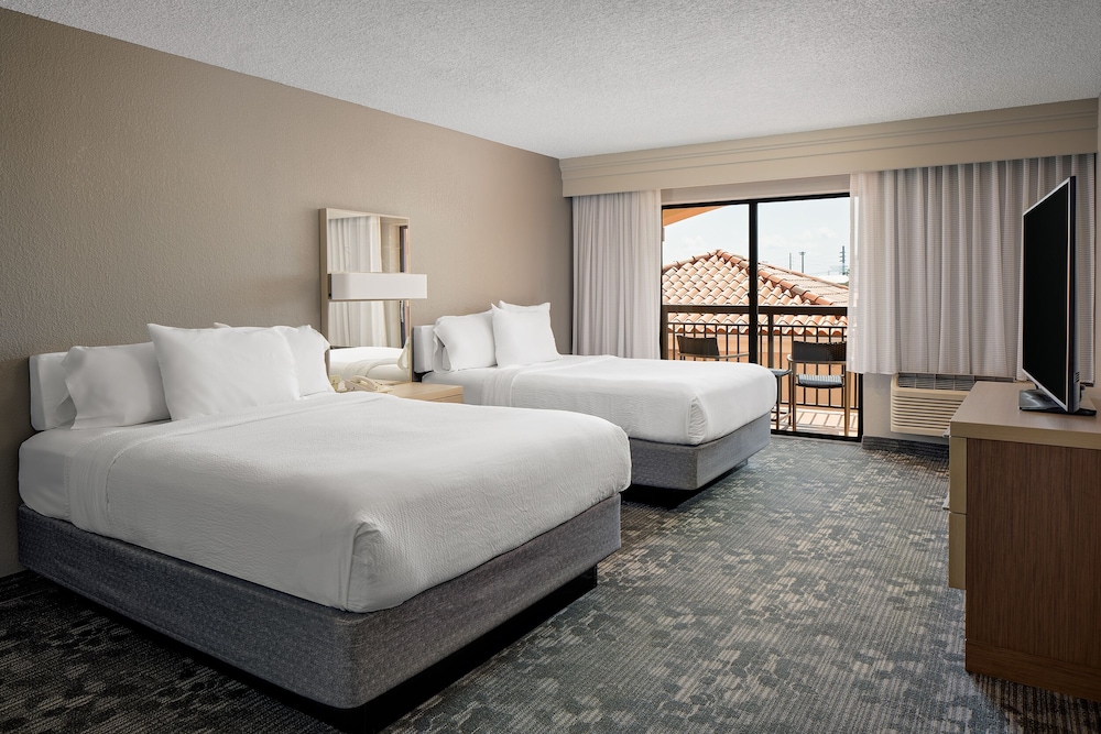 Courtyard By Marriott Key West Waterfront 11/35