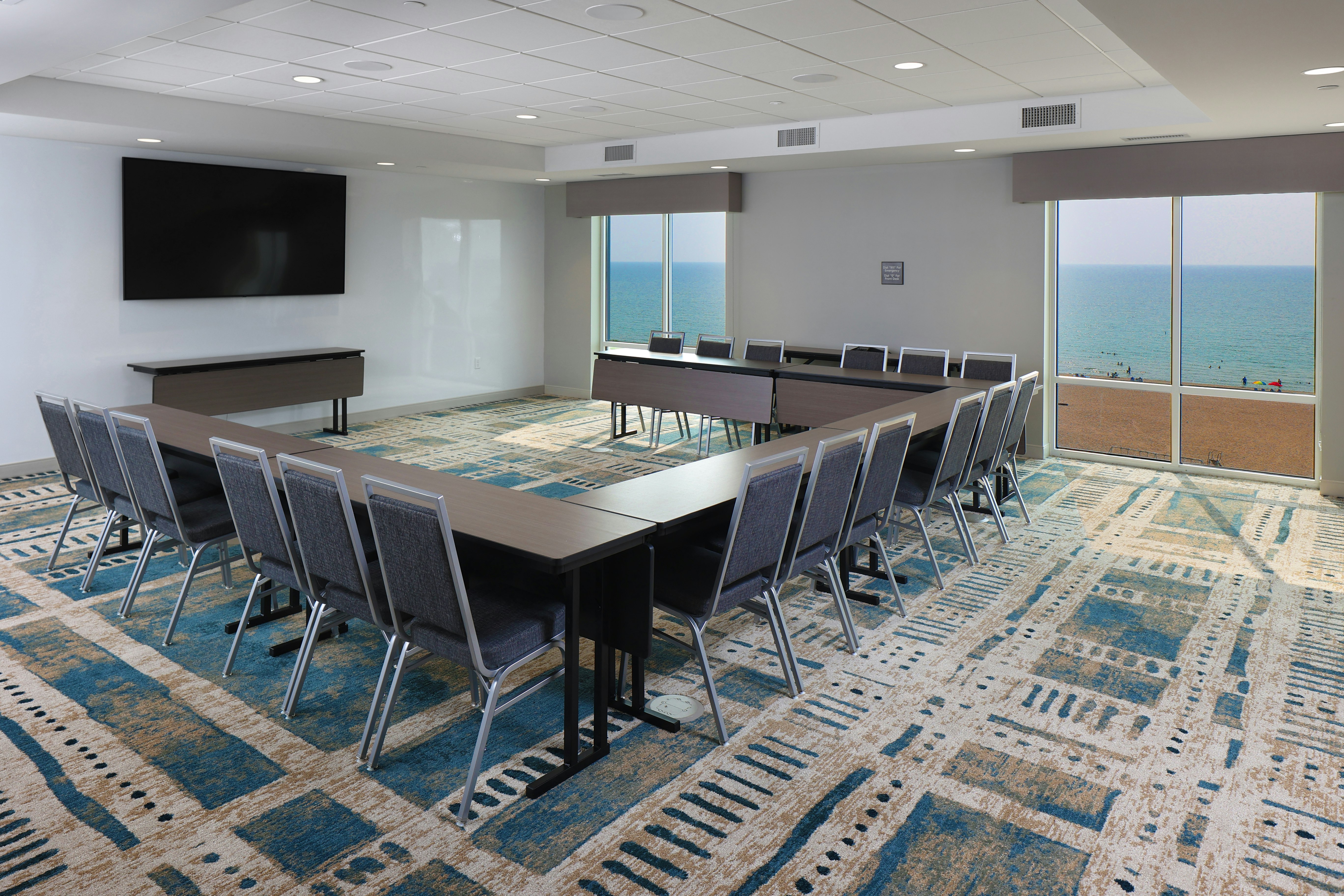 Hampton Inn & Suites Manistee Waterfront 20/23