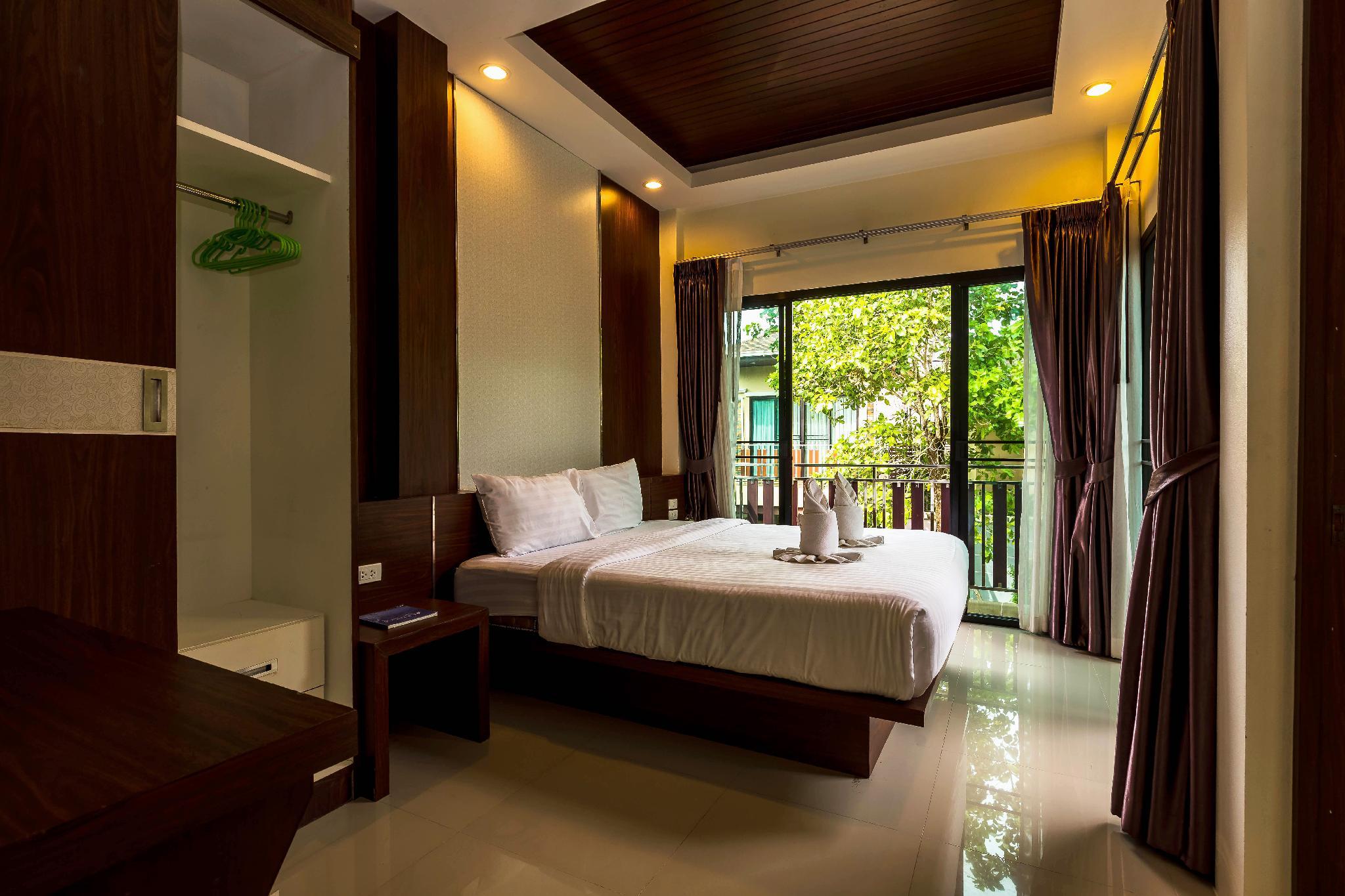 5 Bedrooms, House