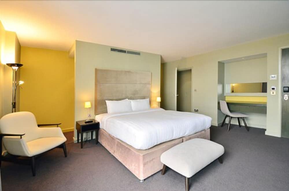 Axiom Park Hotel 24/50