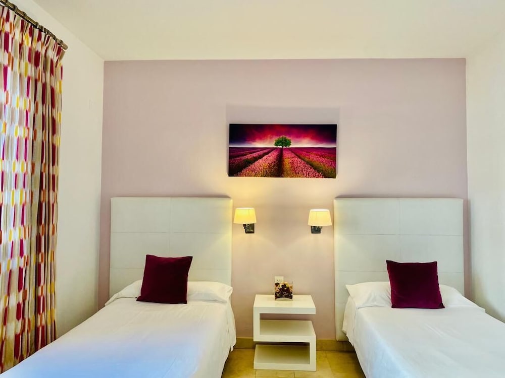 2 BEDROOMS, SUPERIOR, APARTMENT, DOUBLE AND TWIN BEDS, JETTED TUB
