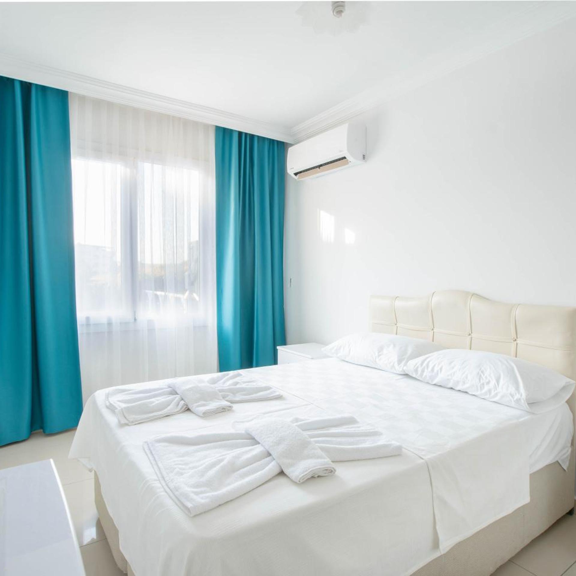 Studio, Apartment