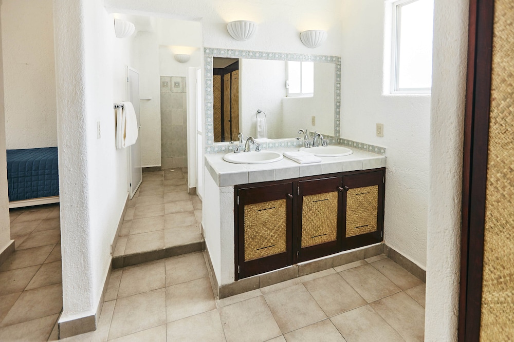 Suites Ixtapa Plaza 50/50