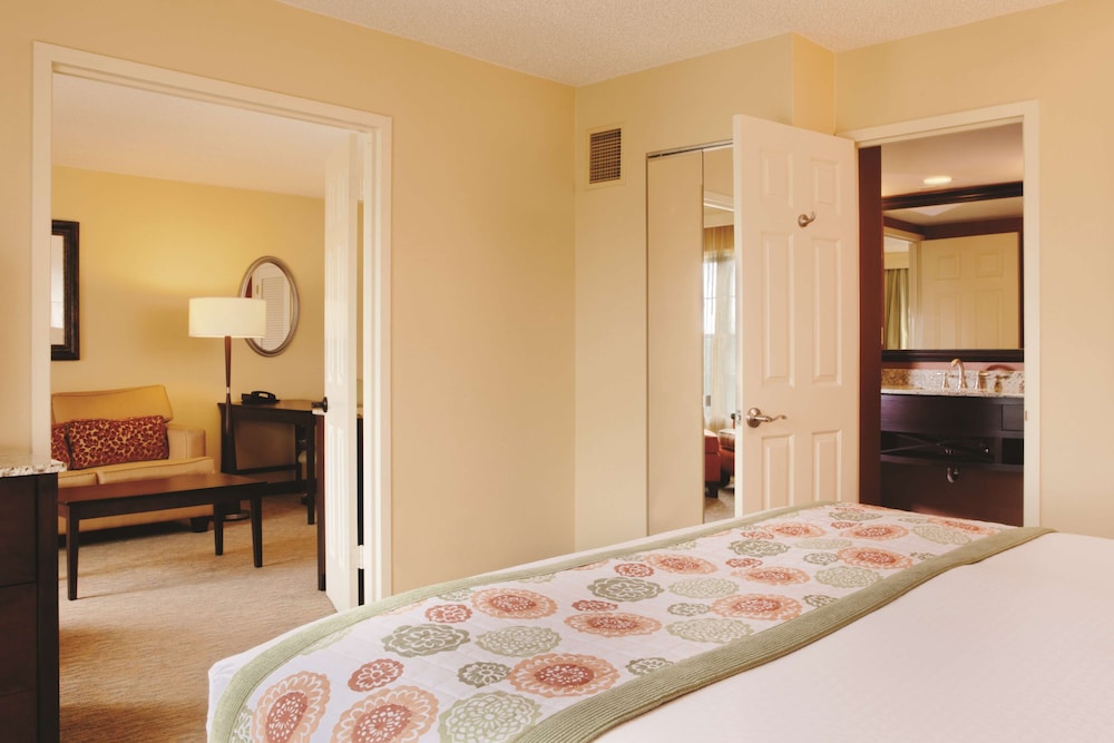 Doubletree Suites by Hilton at The Battery Atlanta 21/81