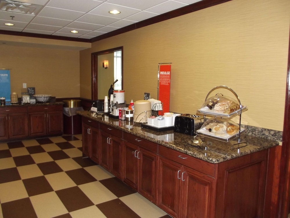 Hampton Inn & Suites Gainesville, TX 23/35