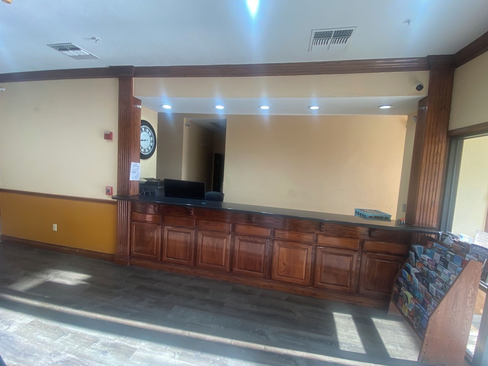 Executive Inn 4/33