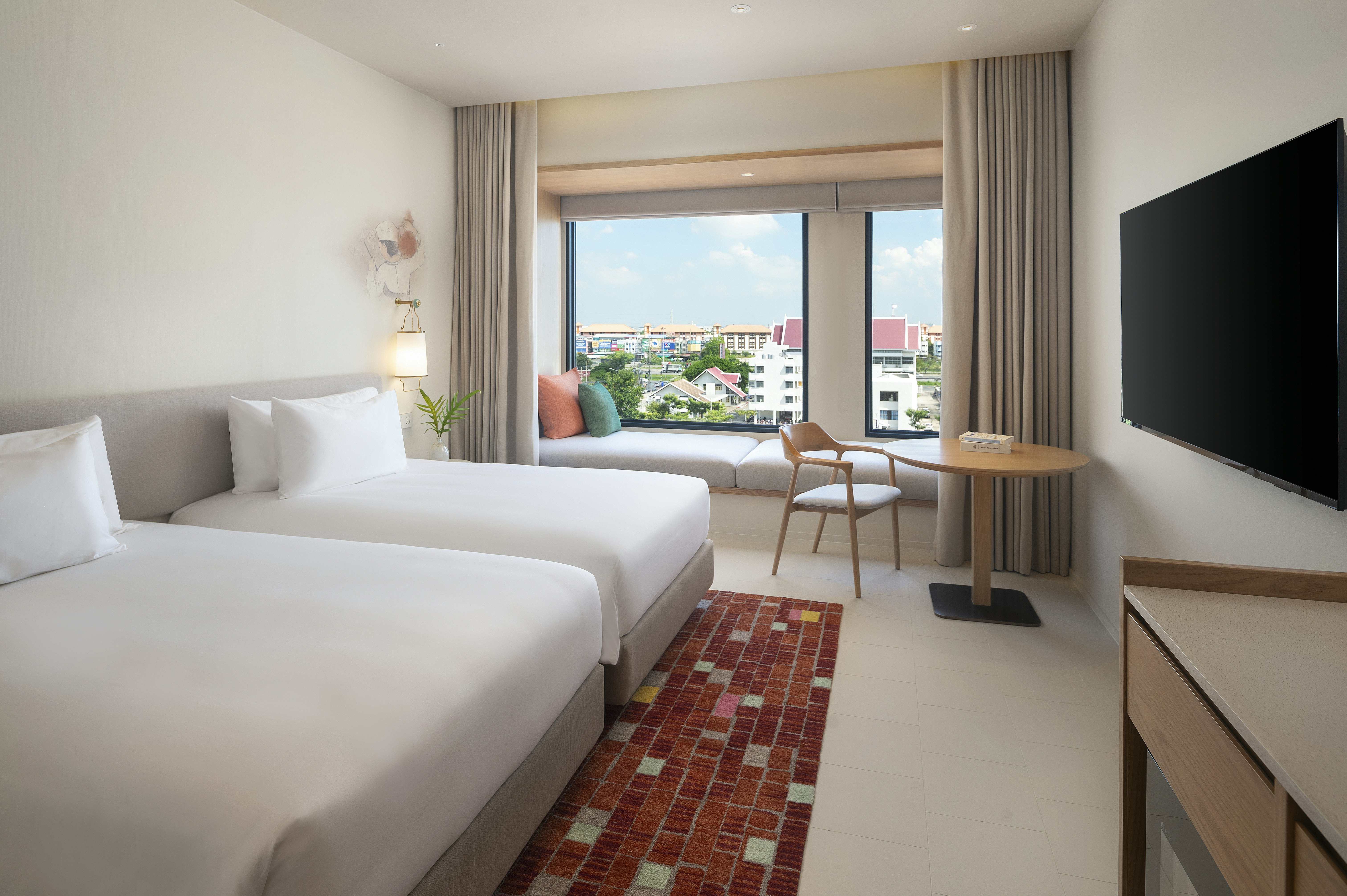 DELUXE, KING BED