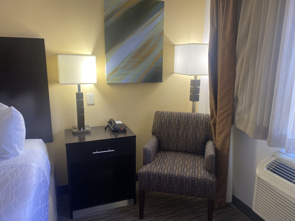 Best Western Plus The Four Corners Inn 46/69