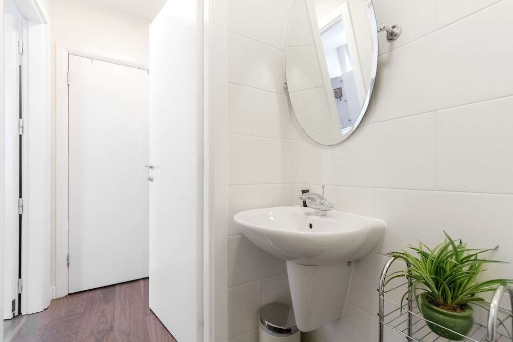 Roomspace Apartments Sterling House 24/24