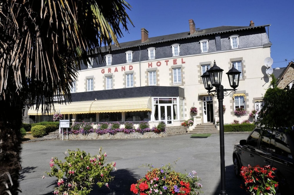 AU GRAND HOTEL 2/52