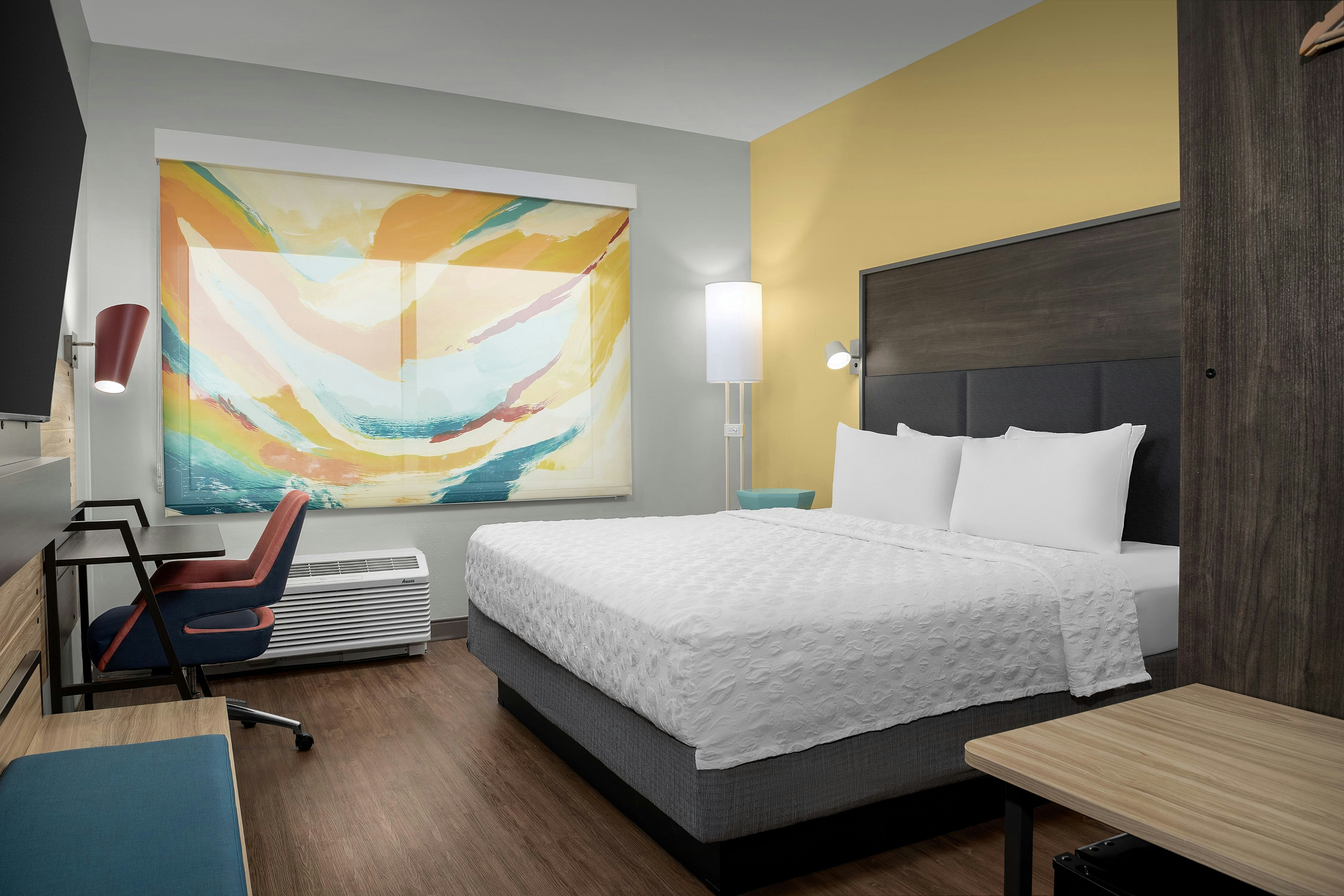 ROOM, KING BED