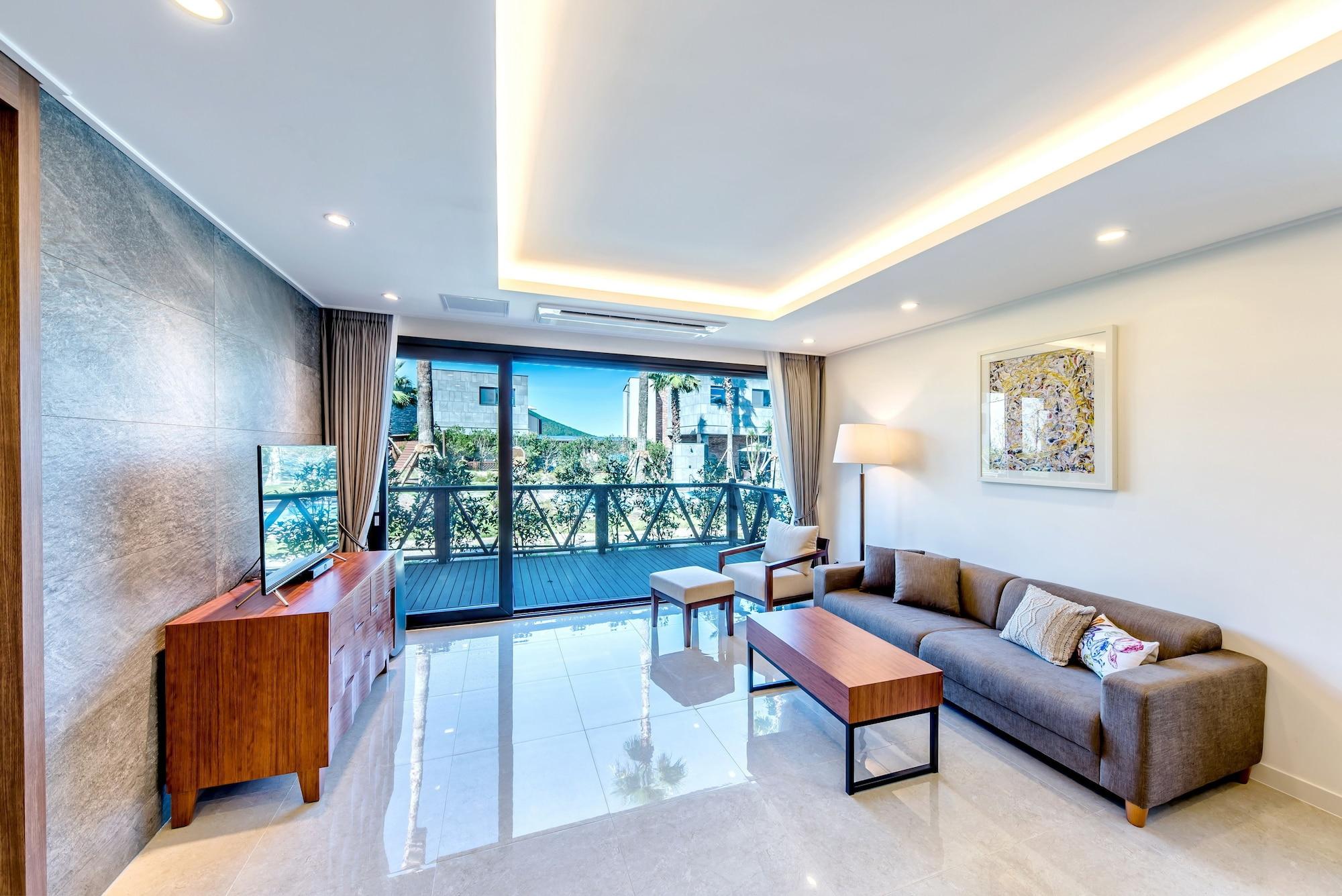 Arts Spa and Pool Villa 33/56