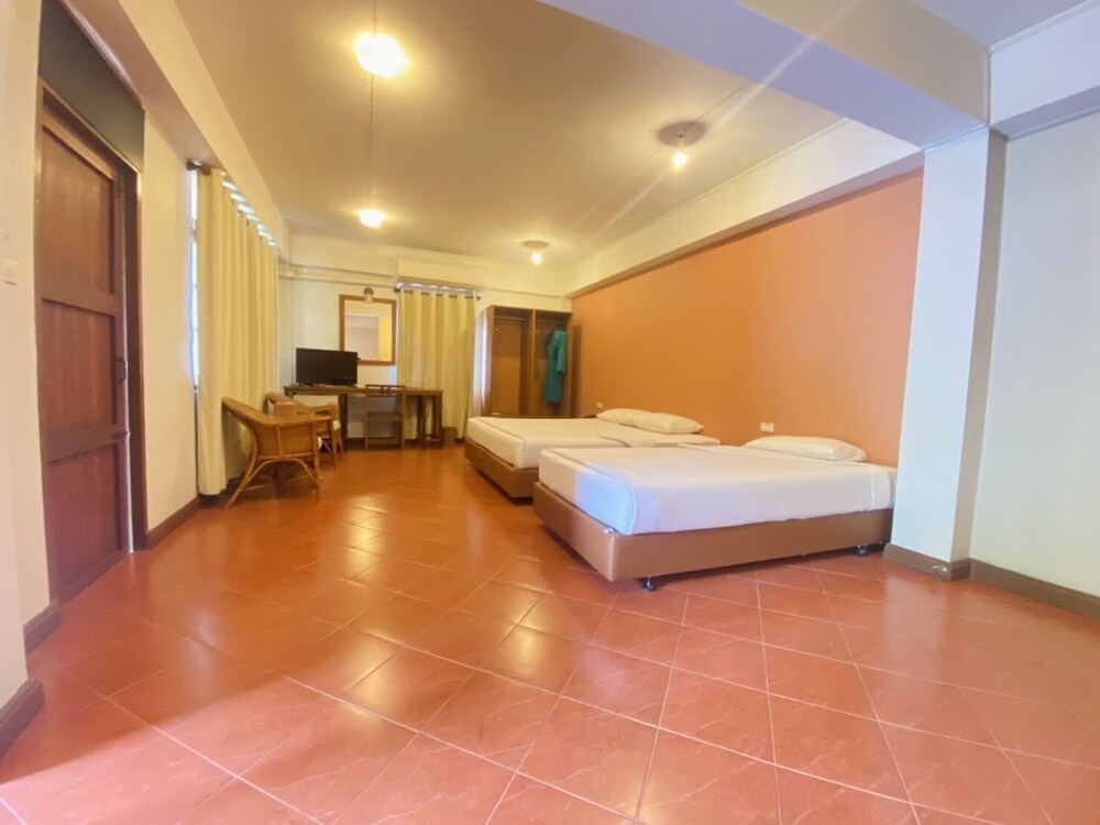 Sun Hotel 13/63