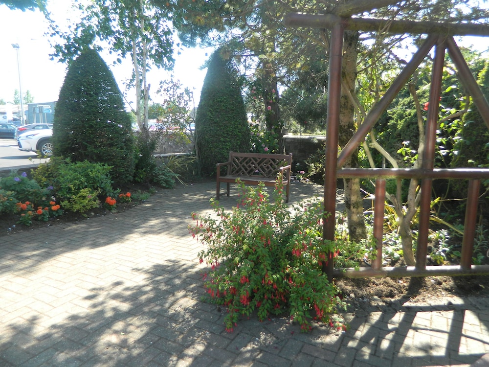 Red House Hotel 26/27