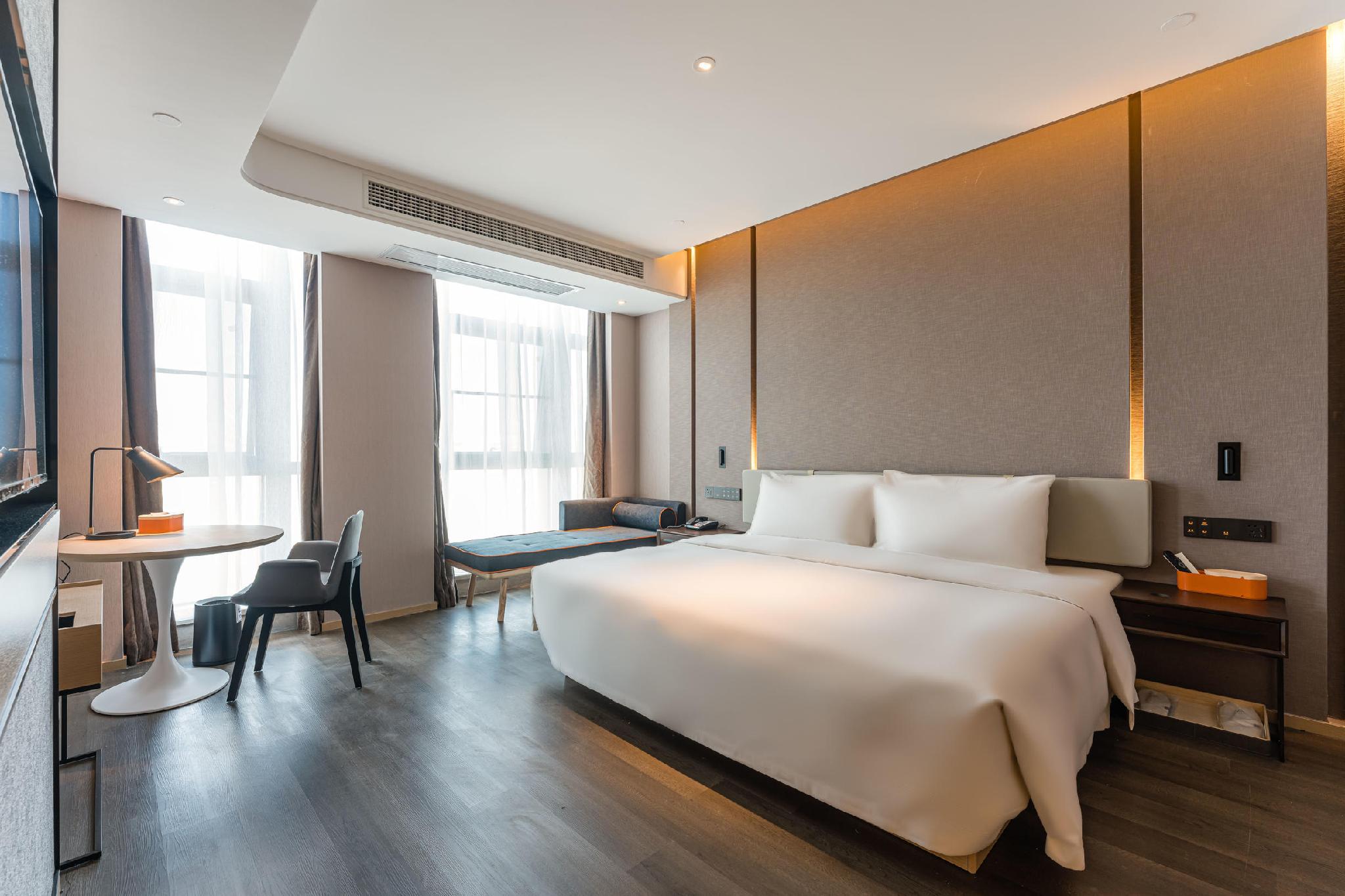 Jimu, Suite, King Bed, Lake View