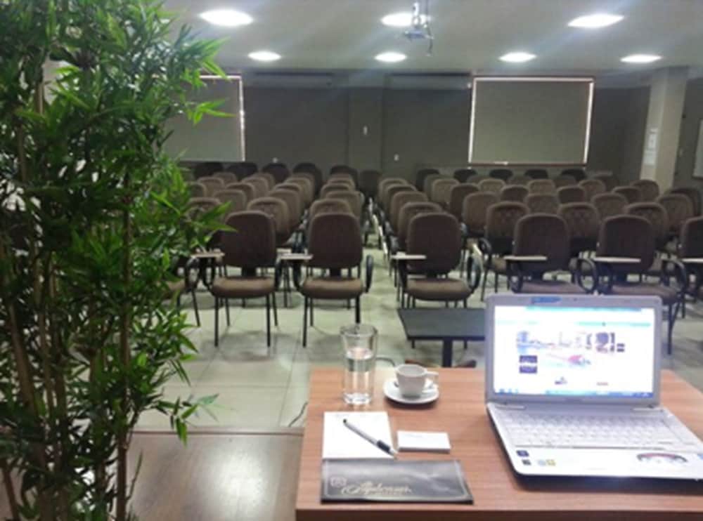 ALPHONSUS HOTEL 27/33
