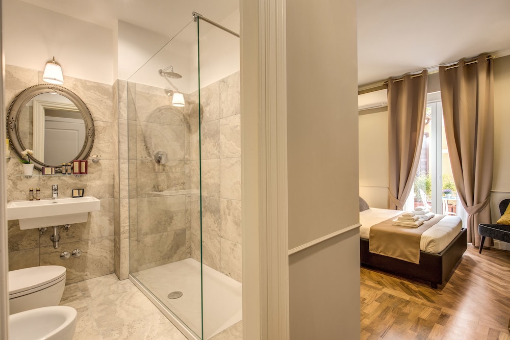Charme Spagna Boutique Hotel 72/77