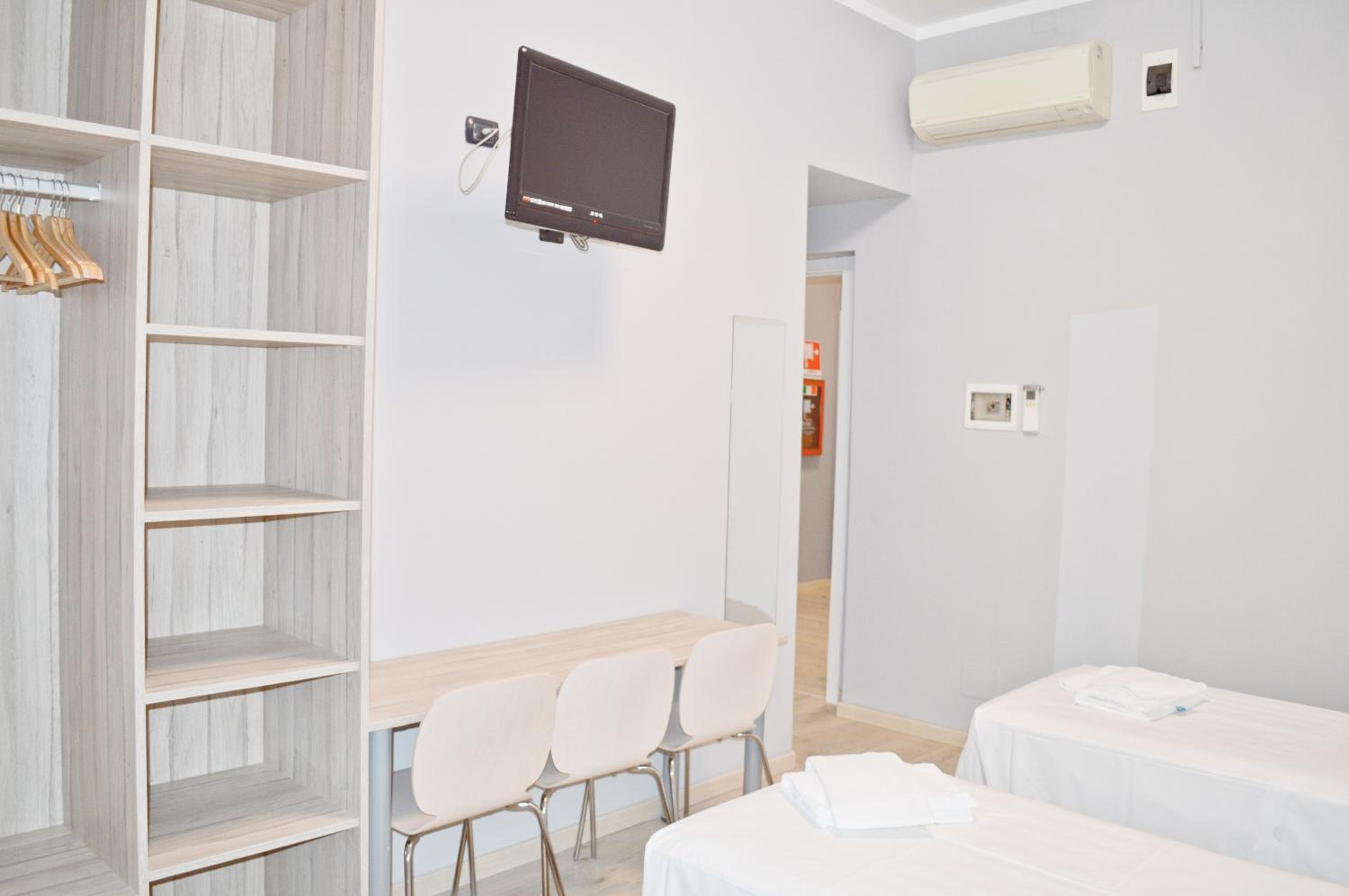غرفة ثلاثية، Miu Hotel 6/6