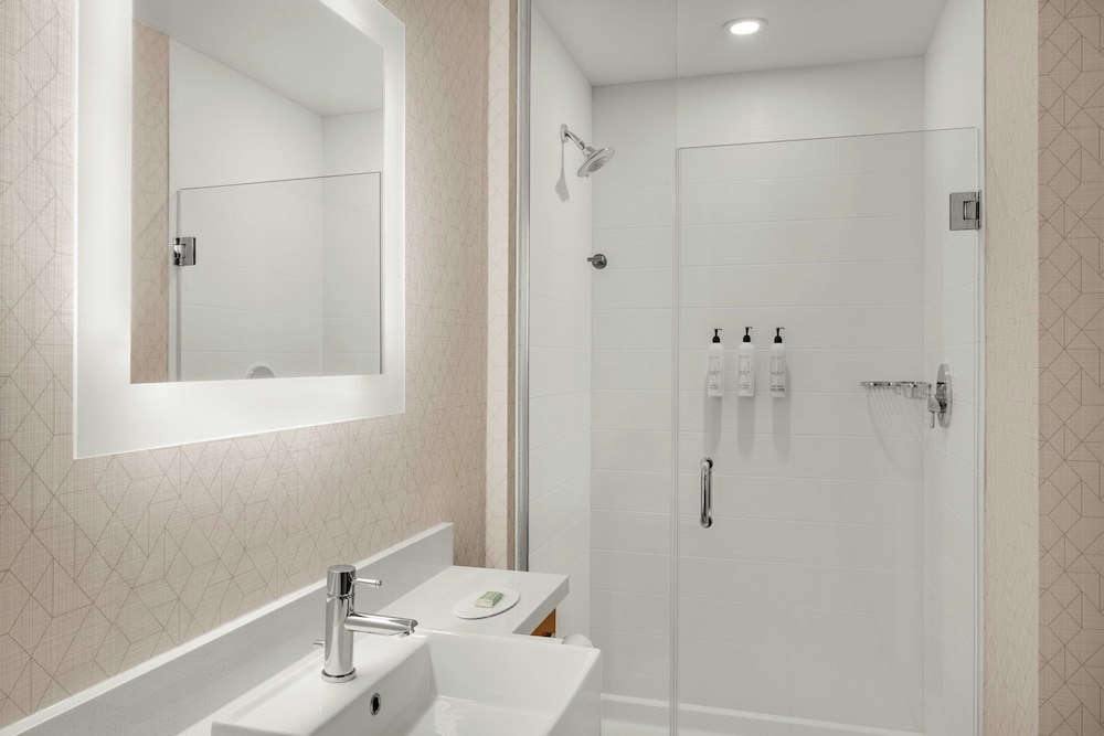 جناح بسريرين كوين بإطلالة على المتنزه مع سرير سحّاب إضافي، Springhill Suites Chicago Southeast Munster In 2/5