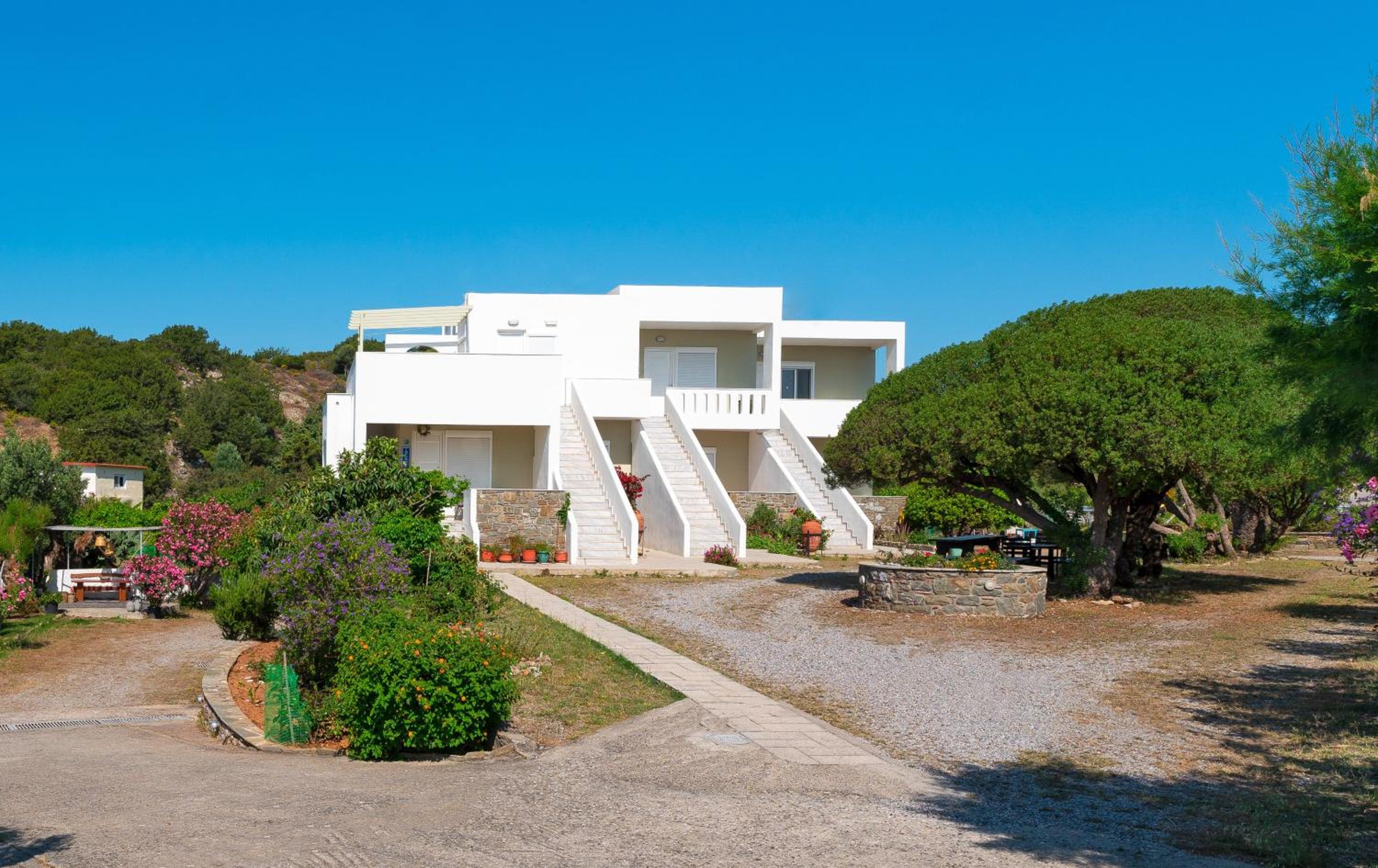 Tselios Apartments & Studios 25/27