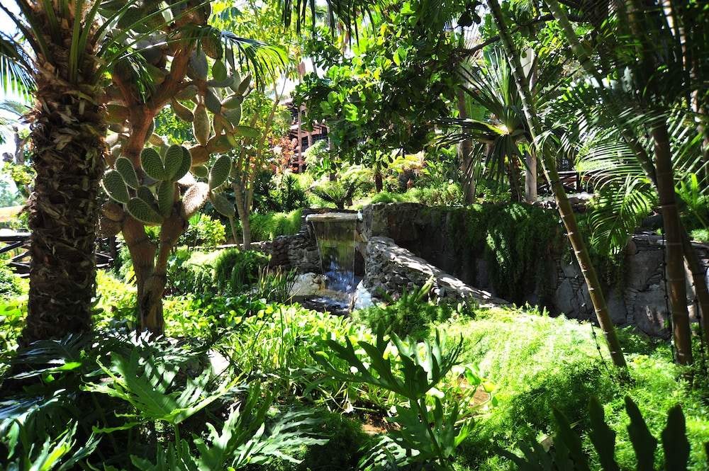 Parque Tropical Hotel 48/66